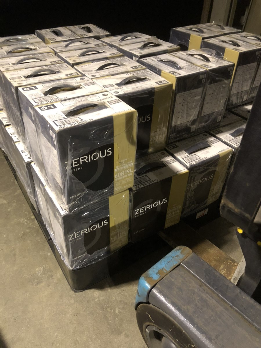 ZERIOUSバッテリーをパレットで大量に仕入れた現場写真